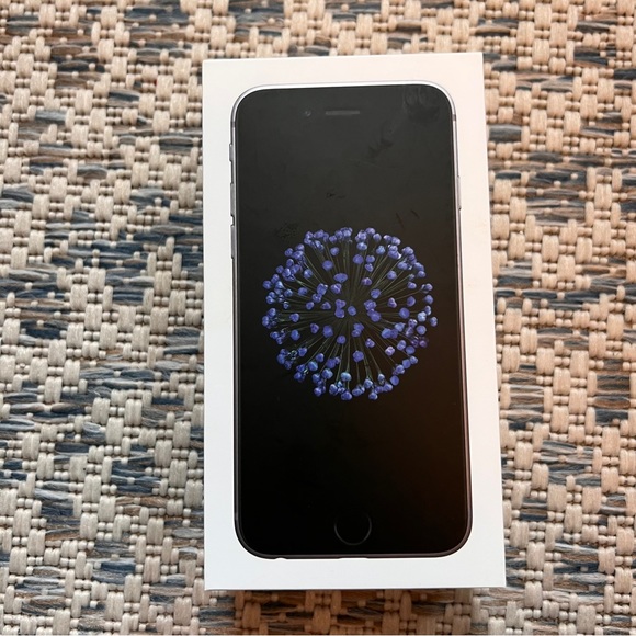 iPhone 6 32GB - Picture 2 of 8